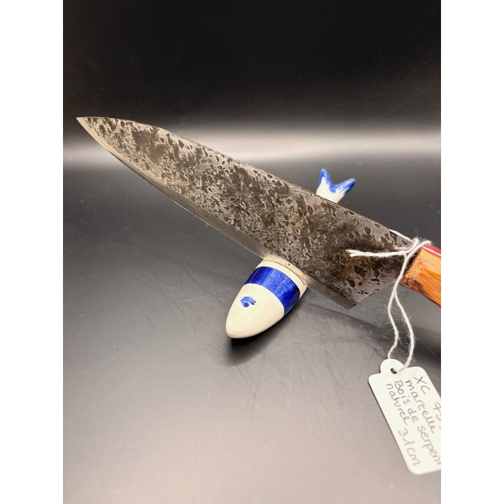 couteau acier XC75 martelé bois de serpent naturel 31 cm